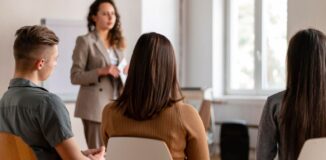 Czy szkolenia online są skuteczne dla serwisantów i handlowców?