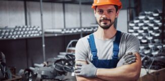 Jak legalnie zatrudnić obcokrajowca w Polsce?