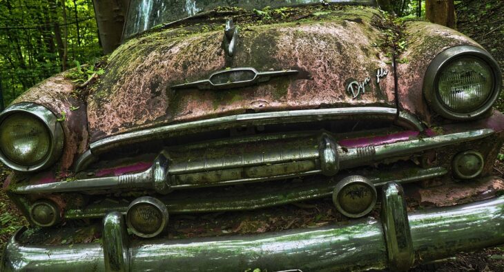 Jak Bezproblemowo Pozbyć się Starego Samochodu w Warszawie? Simple Trick na Legalne Zezłomowanie!